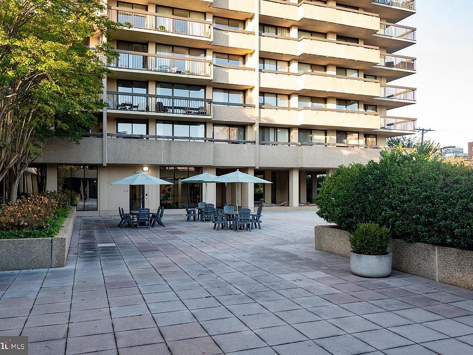1st image of 400 Madison St APT 301