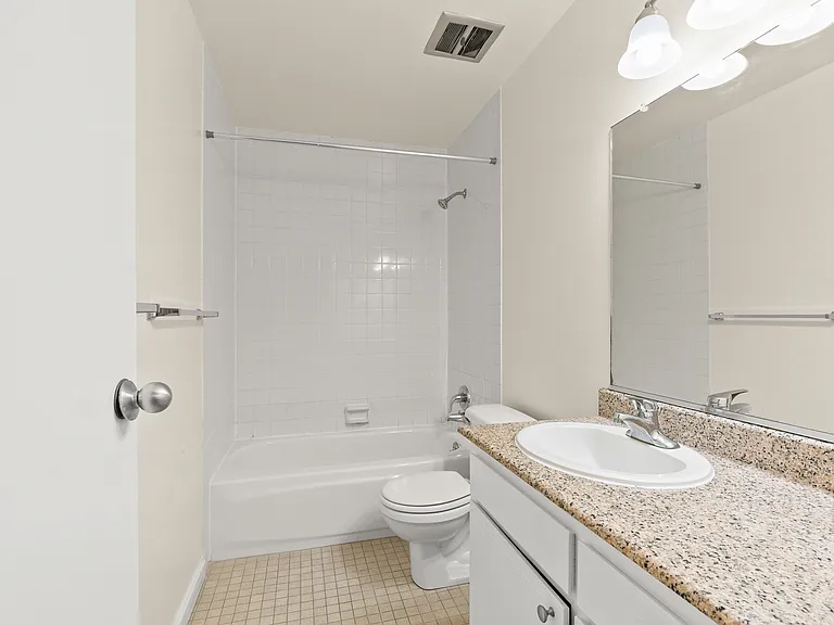 Sycamore Green Apartments — Photo 27