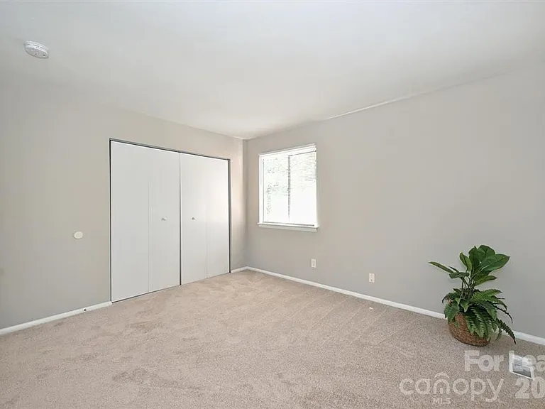 951 Hollywood St — Photo 10