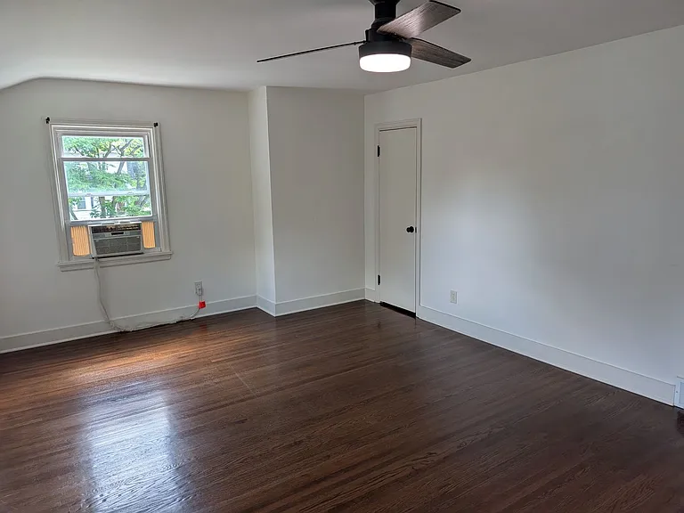 111 Eastmoreland Dr — Photo 26
