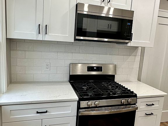 3rd image of 2170 Carabel Ave