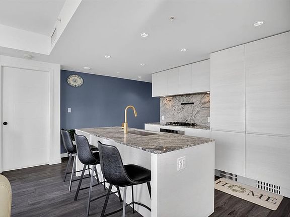 4th image of 310 S 12th Ave SW #1907