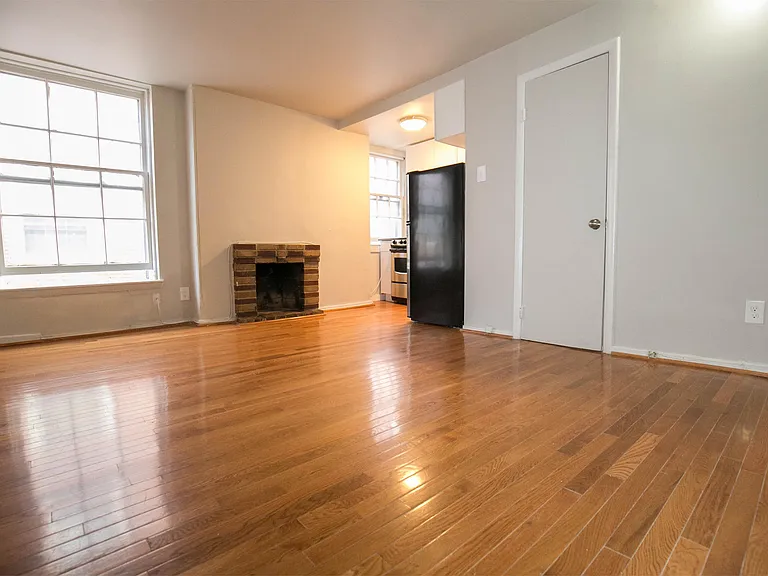 927 Pine St #303 — Photo 1