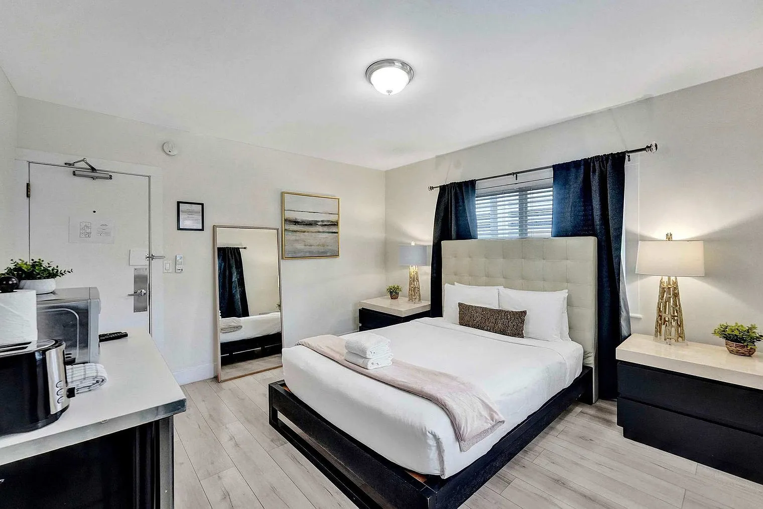 Studio, 1.0 bath, 3229 sqft, $2,714 — Photo 1