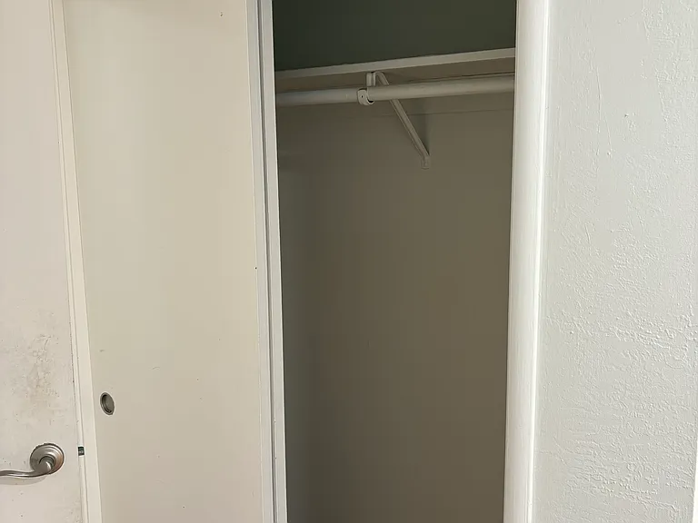 215 Saint Nicholas Ct — Photo 16