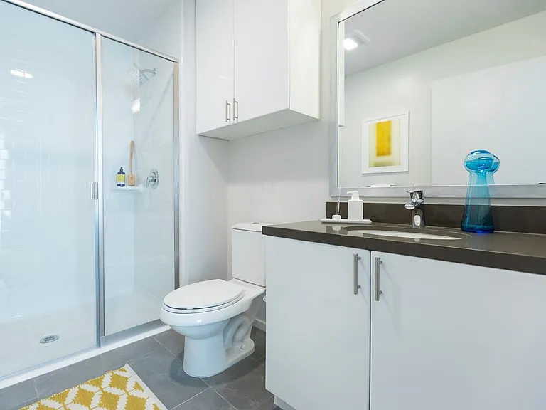 One Bedroom Bathroom