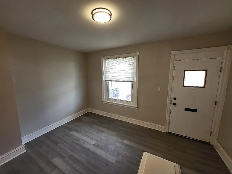 230 S Frazier St — Photo 3