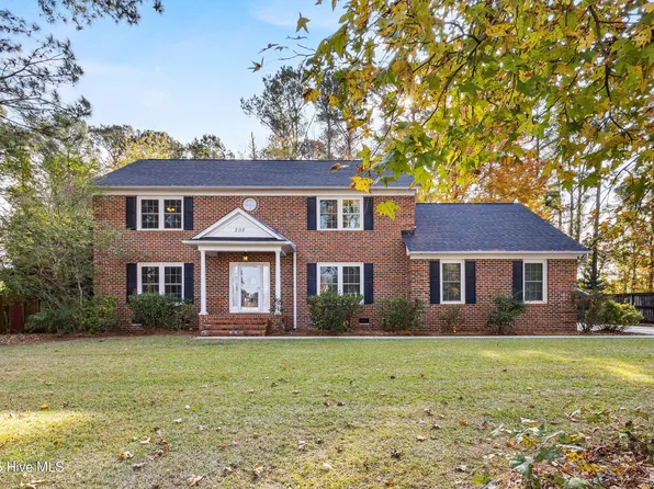 209 W Biltmore Lane W, Jacksonville, NC 28546