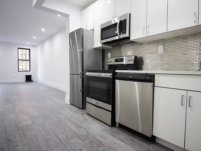 967 Willoughby Ave #3R — Photo 4