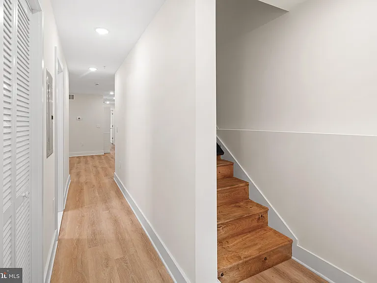 5217 Warren St #1/2-1 — Photo 7