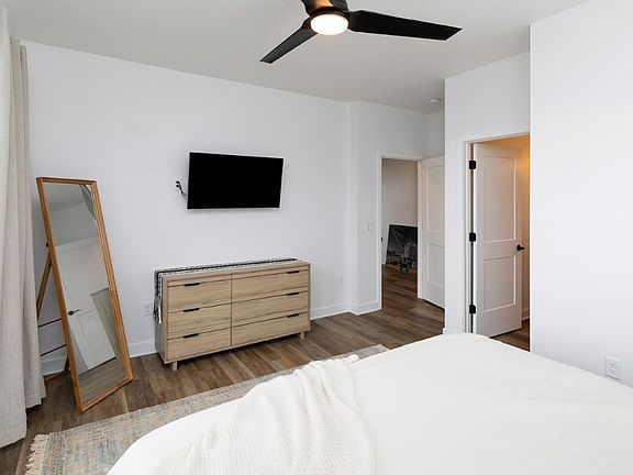 3rd image of 1323 Keosauqua Way