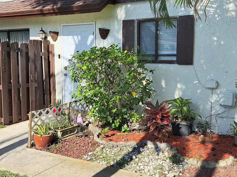 7875 Tam Oshanter Blvd — Photo 1