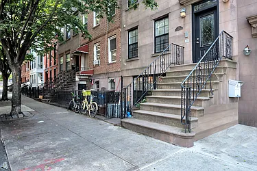 132 De Graw Street, #1