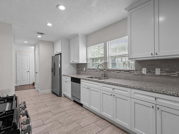 5th image of 3718 Eagle St