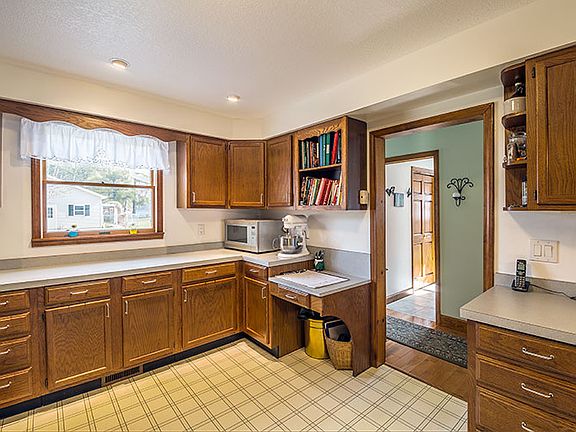 4th image of 12599 Crystal Lake Dr S