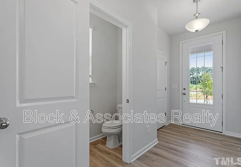 111 Umbrella Way — Photo 3