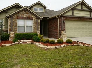 5105 Skylane Dr, Sand Springs, OK 74063