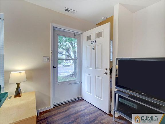 3rd image of 347 McDowell Dr