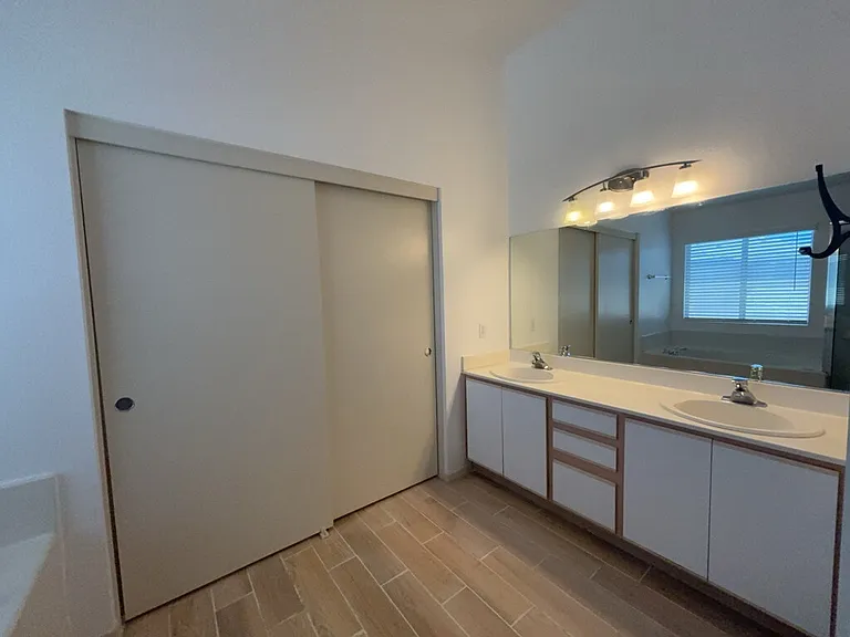 5438 Old Oak Ct — Photo 7