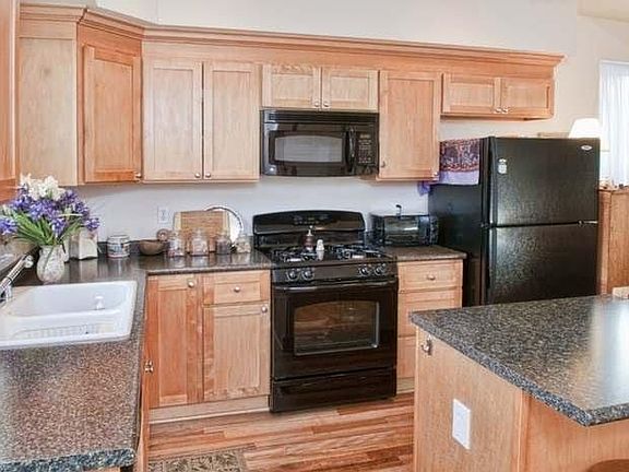 4th image of 19422 Scoter Ln NE