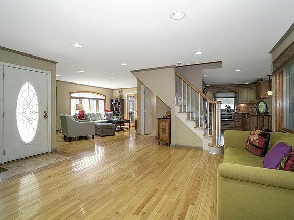 3rd image of 2089 Randall Ave