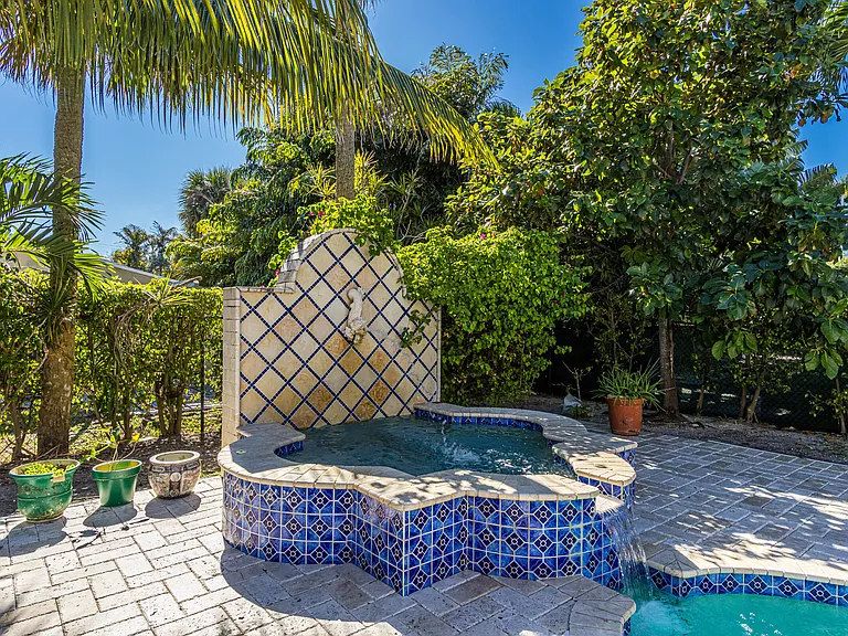 860 E Park Dr — Photo 13