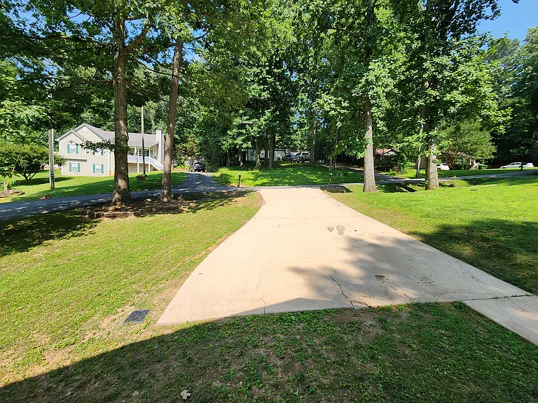 2635 Poplar Ln — Photo 4