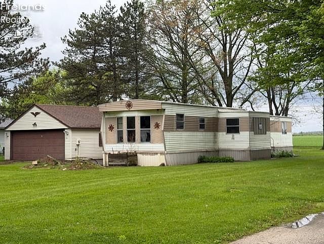 1st image of 820 Sunny Acres Dr
