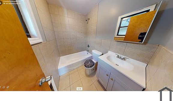 4th image of 141 Harrison Ave #2