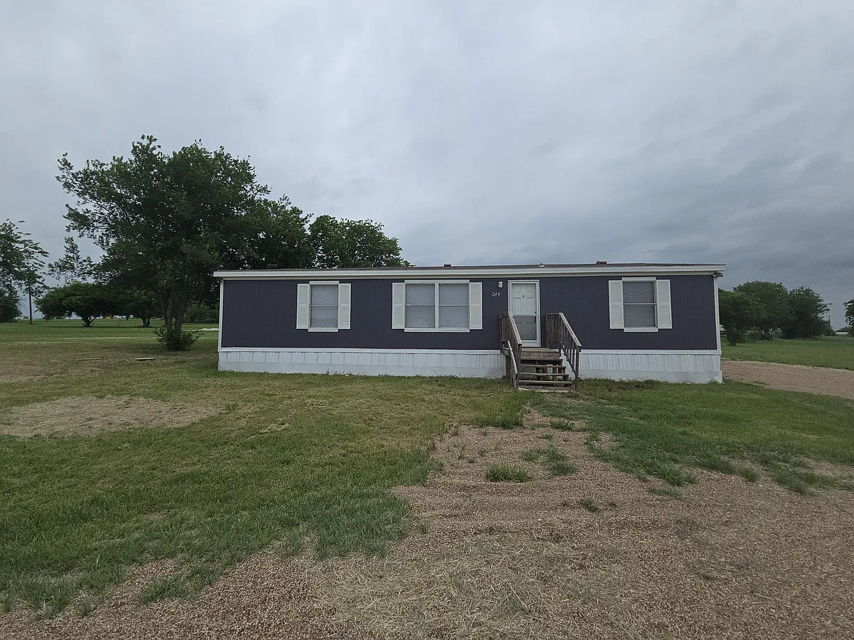 OUTSIDE - 244 Lange Way