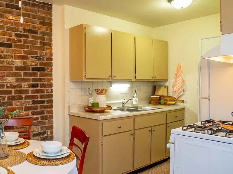Marlborough Trails Apartments — Photo 37
