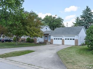 216 S Rauthland Ave, Wapakoneta, OH 45895