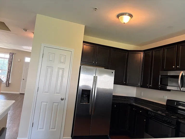 948 King Way — Photo 5