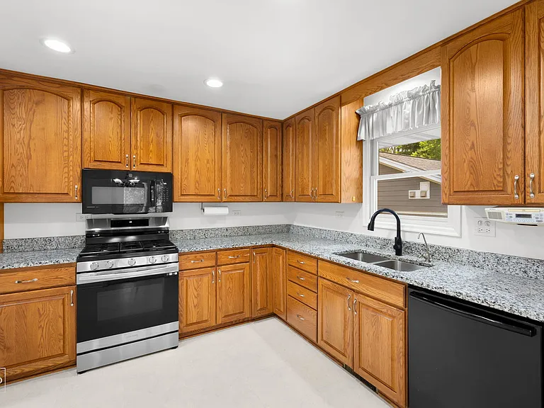 20589 N Horatio Blvd — Photo 3