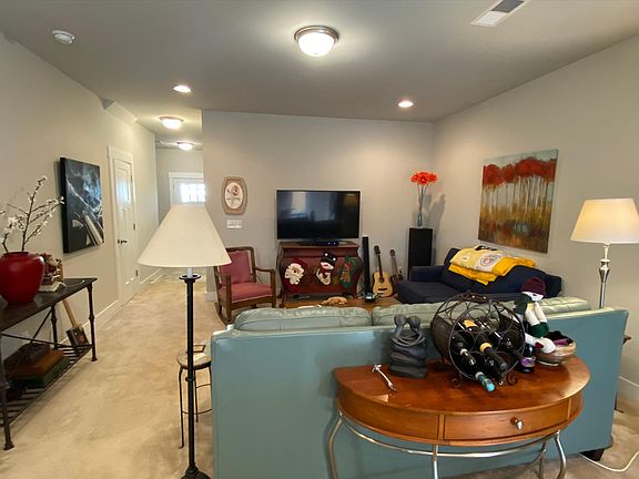5th image of 212 Keaton Ct