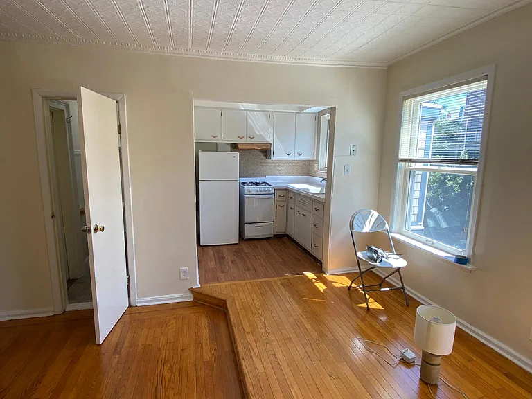 725 Bloomfield St — Photo 5