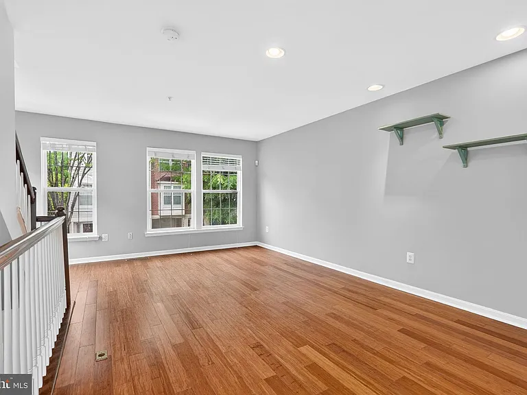 13810 Fareham Ln — Photo 4
