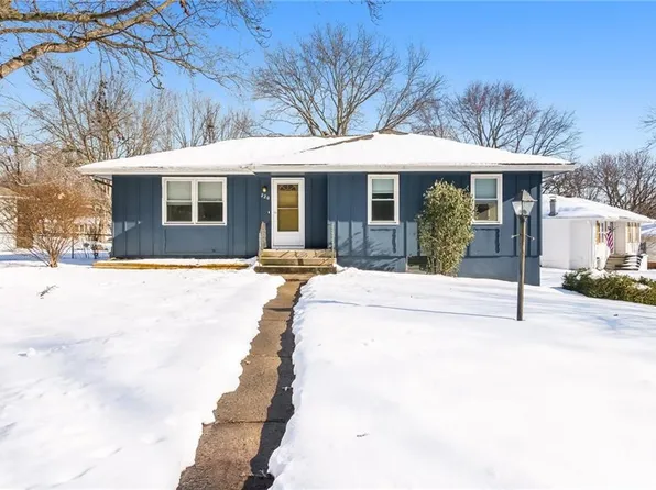 220 SW 21st St, Oak Grove, MO 64075