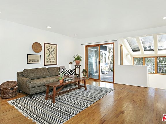 4th image of 4220 Glenmuir Ave