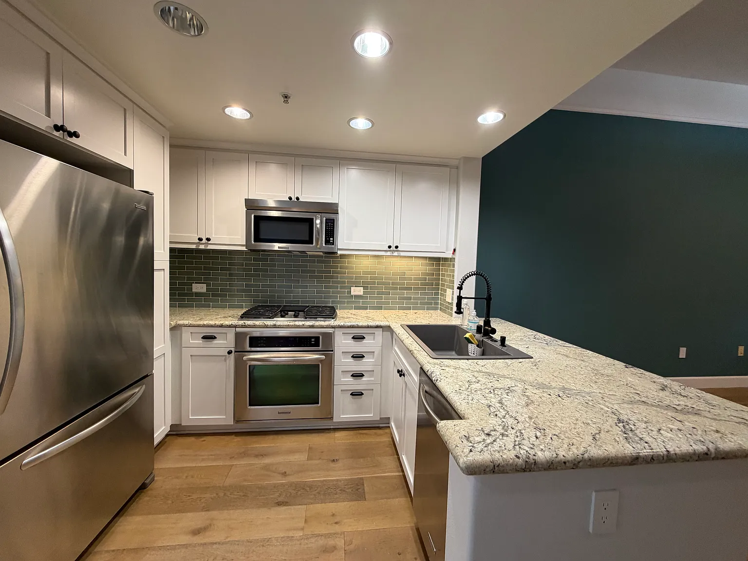 1 bed, 1103 sqft, $2,900 — Photo 3