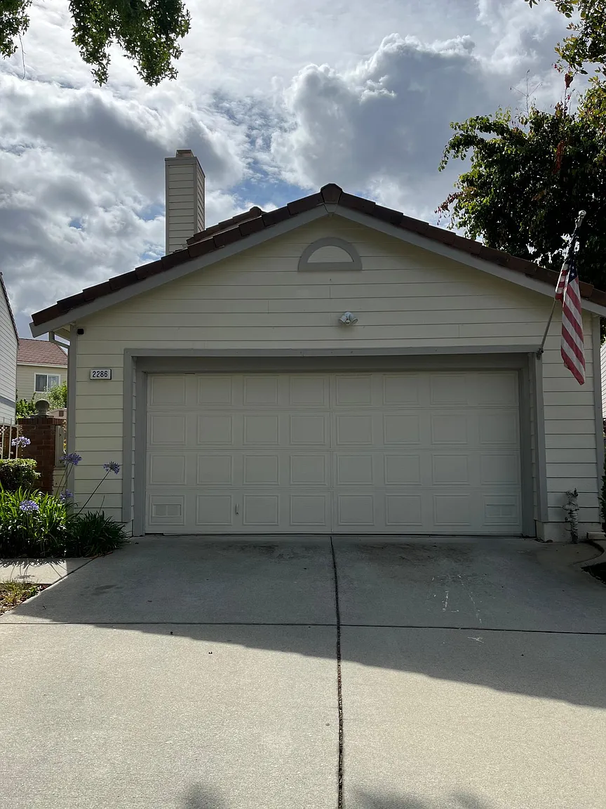 2286 Lynwood Ter photo 1