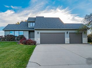 42 Hillside Dr, Yorkville, IL 60560