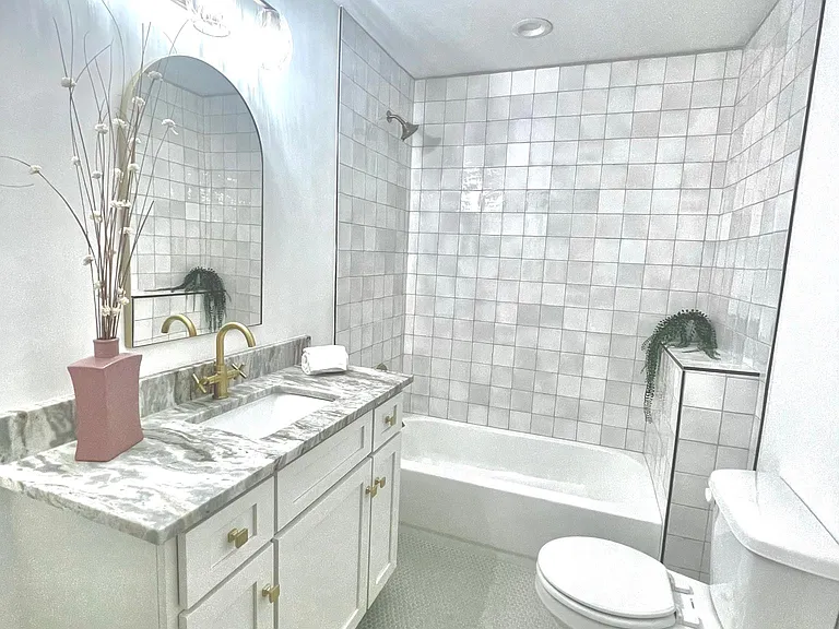 1402 N Main St — Photo 4