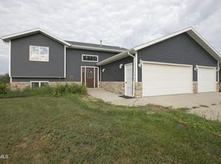 4710 Pinewood Loop, Bismarck, ND 58504