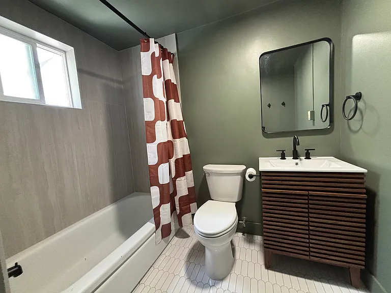 850 S Lake St #3 — Photo 2