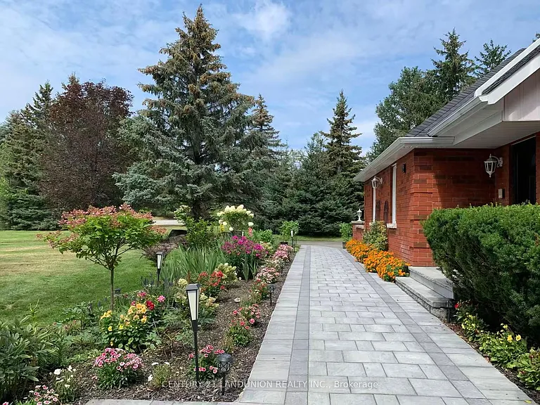 5 Dafoe Ct — Photo 2