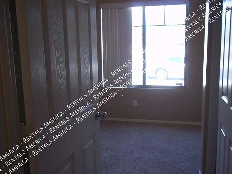 6605 W Desert Ln — Photo 12