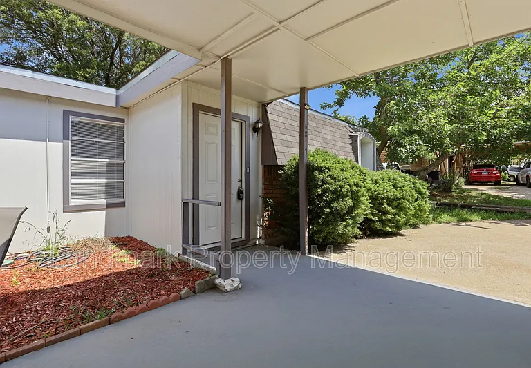 6811 Trail Lake Dr — Photo 5