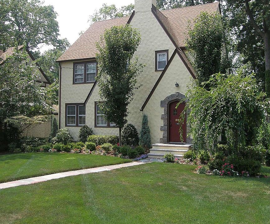 House front   flower garden