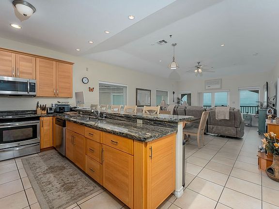 5th image of 301 E Houston St Unit 2405